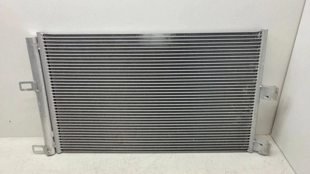 Kliimaseadme jahutusradiaator (kondensaator) – Tesla Model S (2012-)