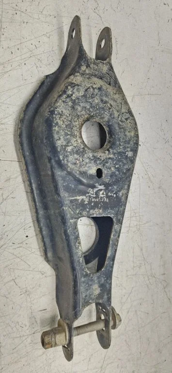 Tagumine õõtshoob 68218021AA