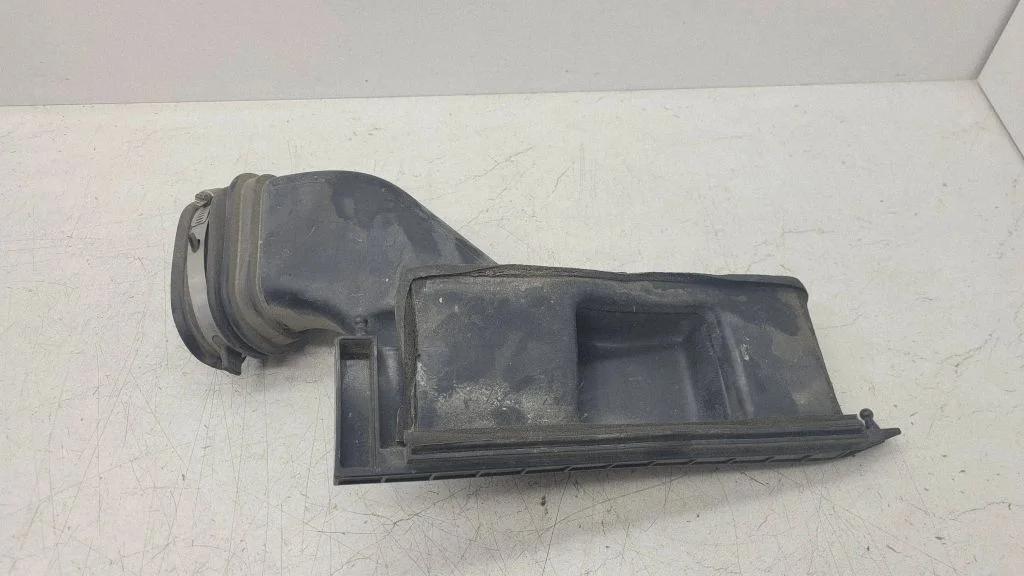 Air intake duct part – Chrysler Pacifica (2017-)