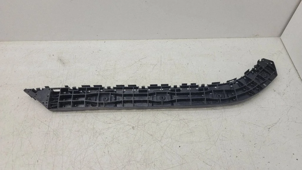 Tagumise kaitseraua kinnitusklamber – Subaru Outback (BS) (2015-2019)