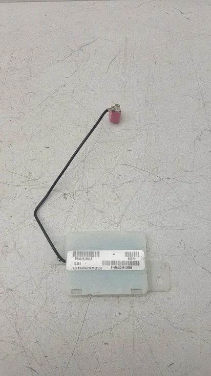 Interior comfort aerial antenna P68226365AA
