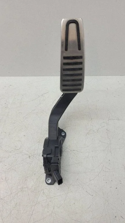 Accelerator throttle pedal 04861716AD