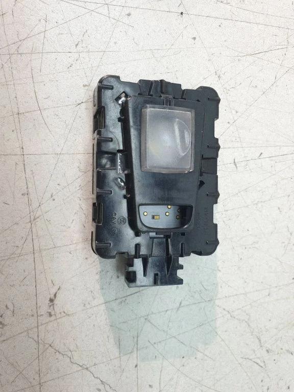 Front seat light – Chrysler Pacifica (2017-)