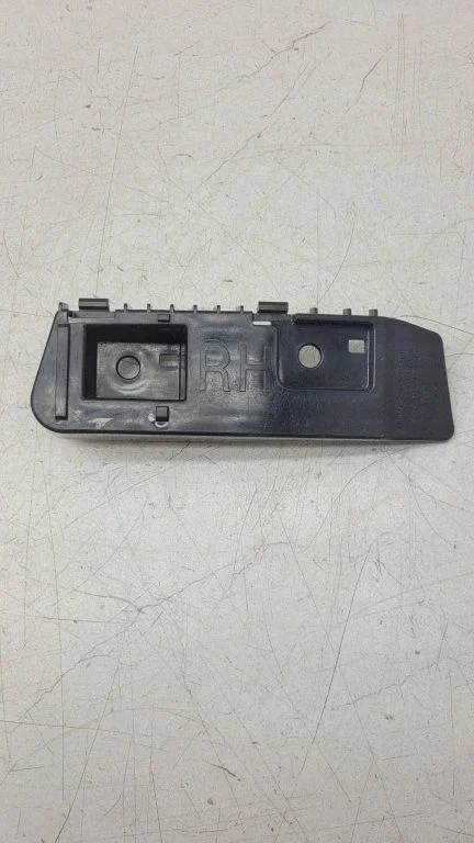 Rear bumper mounting bracket 108399300E