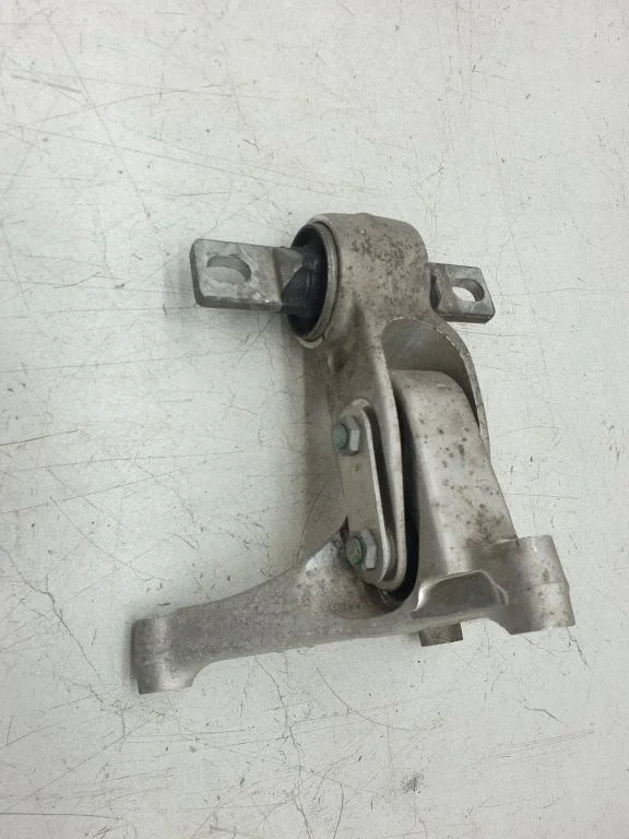Engine mount bracket – front