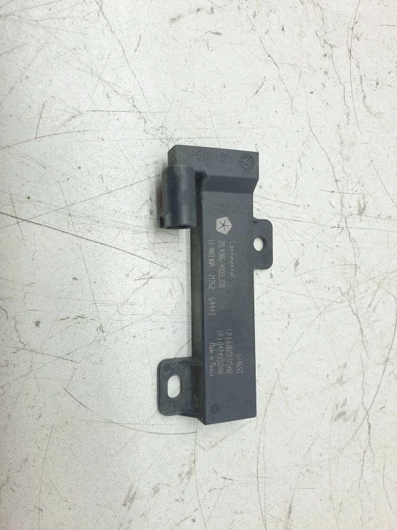 Aerial antenna amplifier – Chrysler Pacifica (2017-)