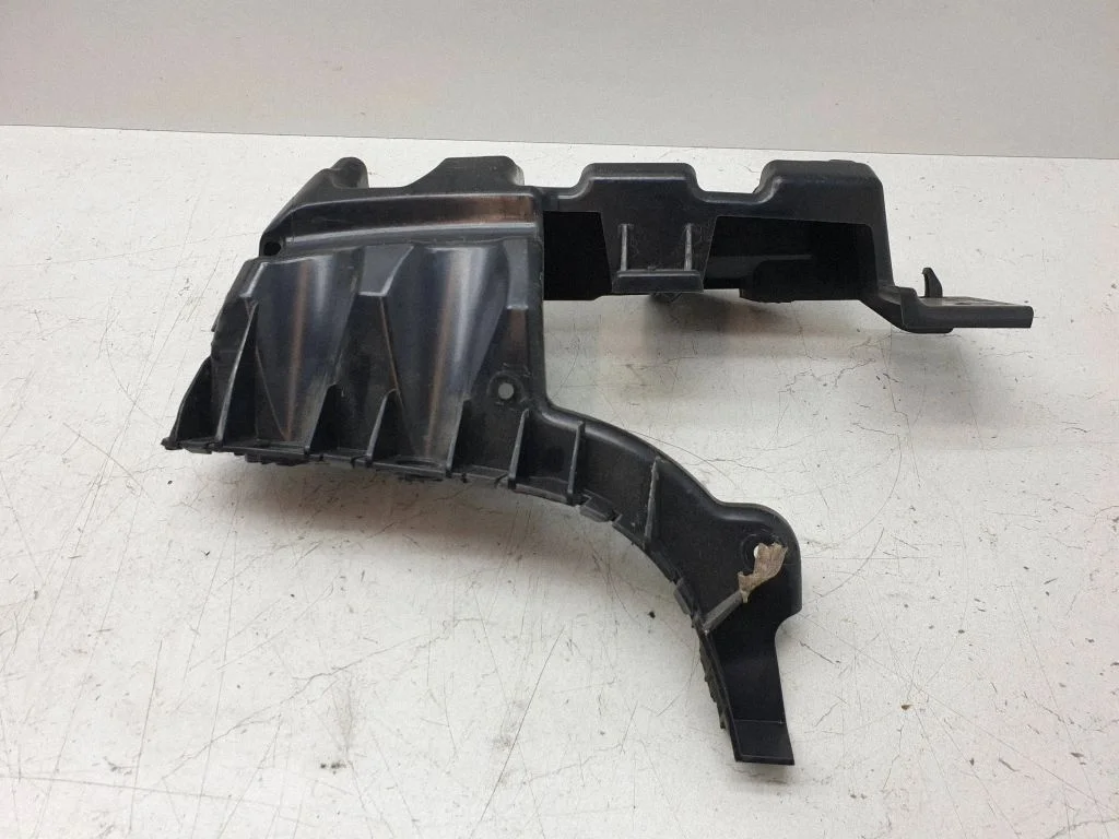 Rear bumper mounting bracket 68229239AD