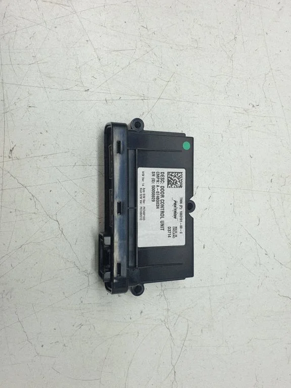 Door control unit/module – Tesla Model S (2012-)