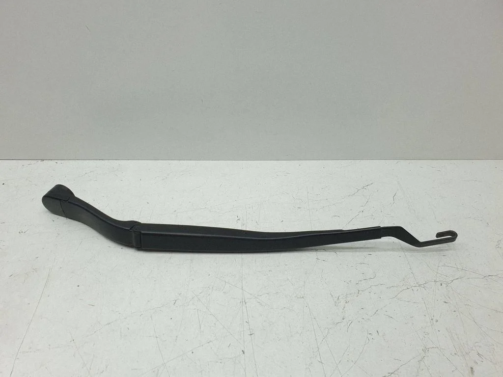 Front wiper blade arm 2589