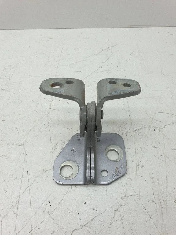Front door upper hinge 660AC