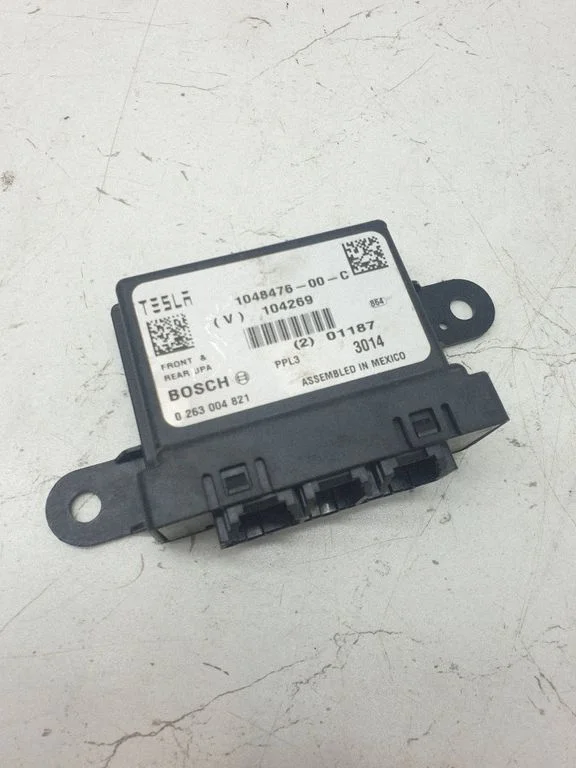 Parkimisandurite (PDC) juhtplokk – Tesla Model S (2012-)