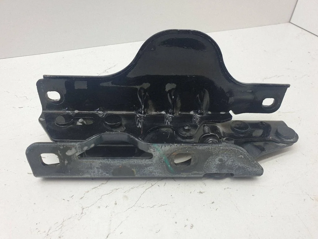 Mootorikapoti hinged