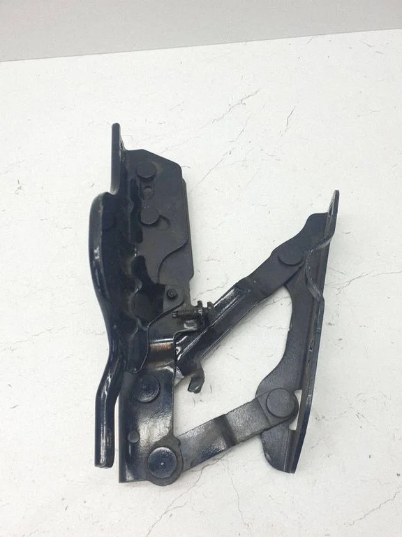 Mootorikapoti hinged – eesmine vasak