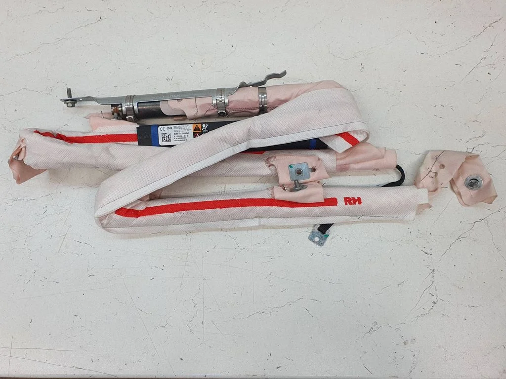 Roof airbag – Tesla Model S (2012-)