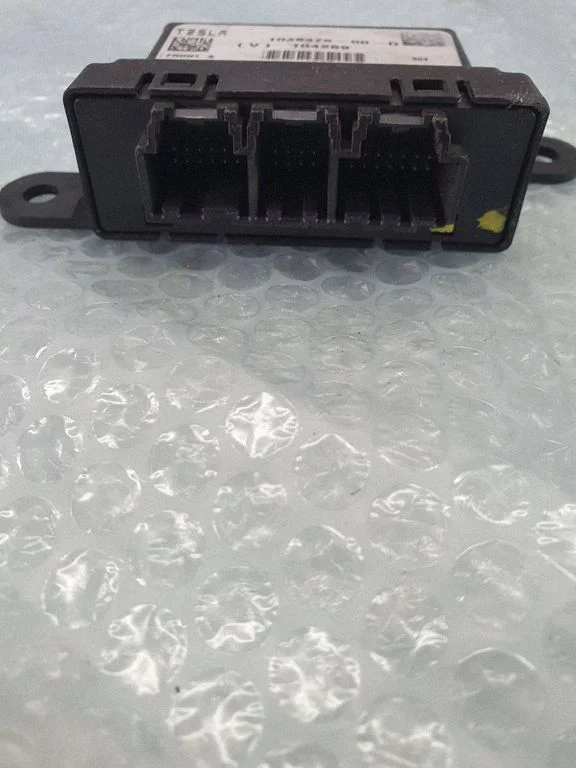 Parkimisandurite (PDC) juhtplokk – Tesla Model S (2012-)
