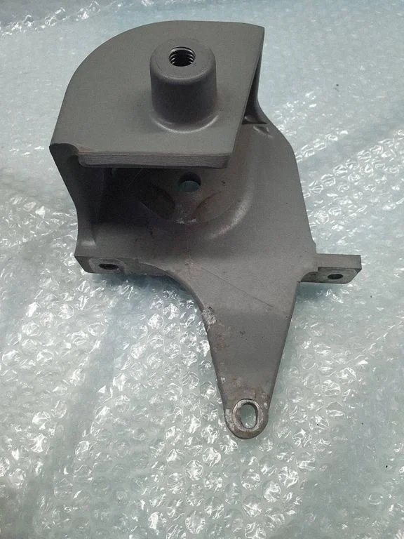 Engine mounting bracket 1034558