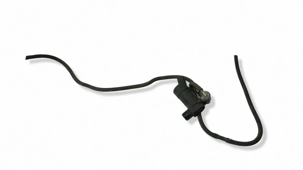 Windscreen/windshield washer pump – Volvo V50 (2004-2007)