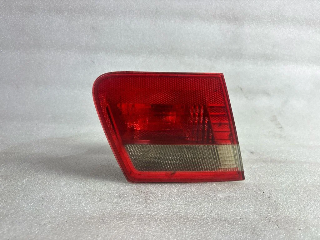 Lampa tylna w klapie 63218368759
