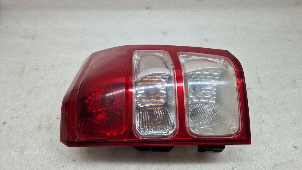 Lampa tylna w błotniku – Suzuki Grand Vitara II (2006-2016)