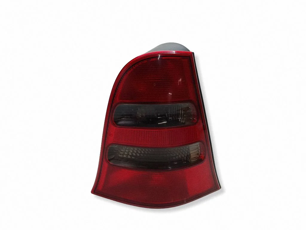 Rear/tail lights – right
