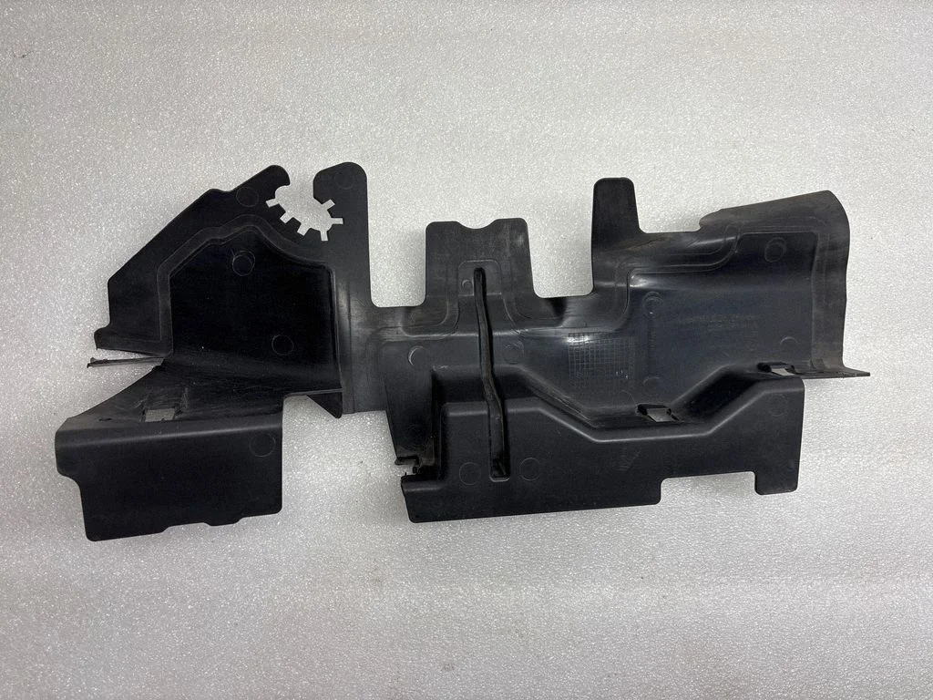 Intercooler air guide/duct channel 3C0121283