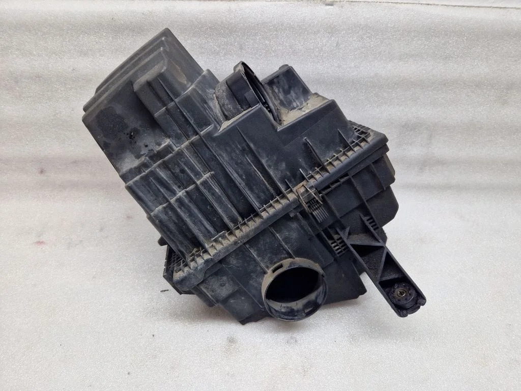 Air filter box 7H0129620