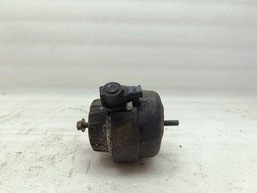 Engine mount bracket