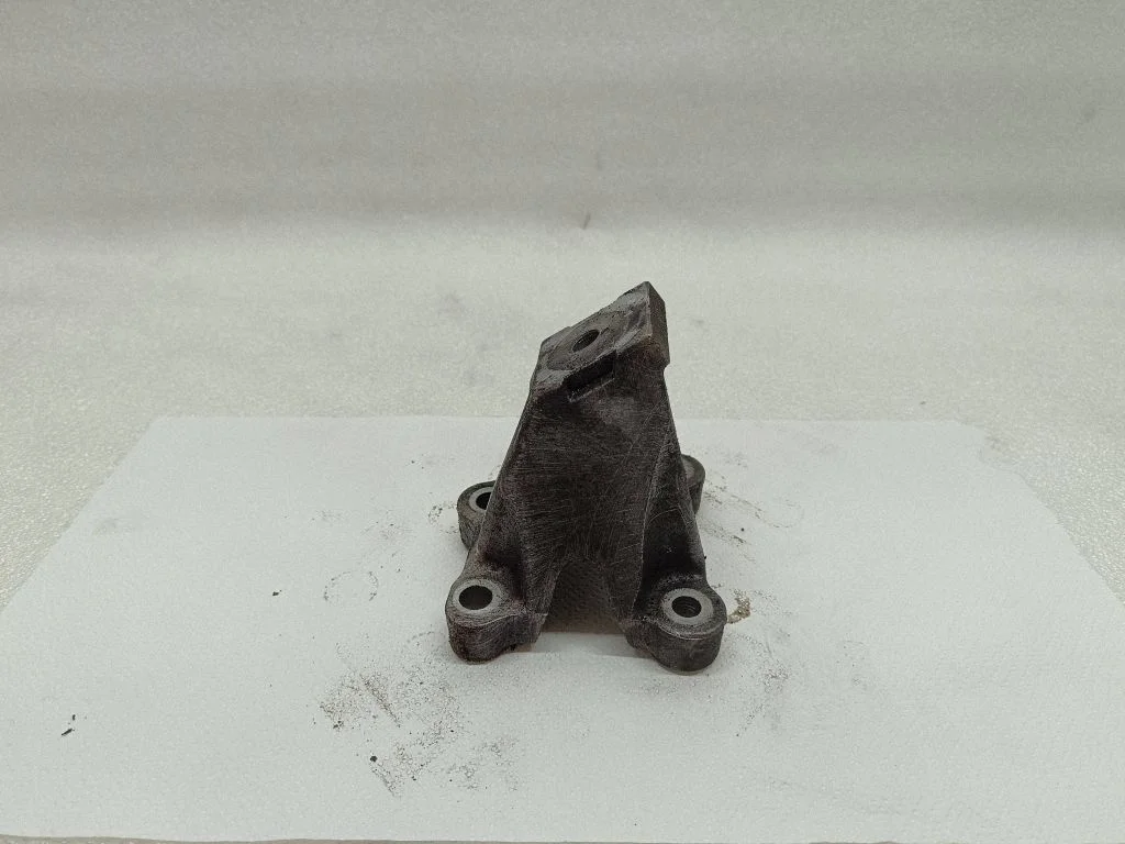 Engine mounting bracket – Audi A6 Allroad C5 (1999-2005)