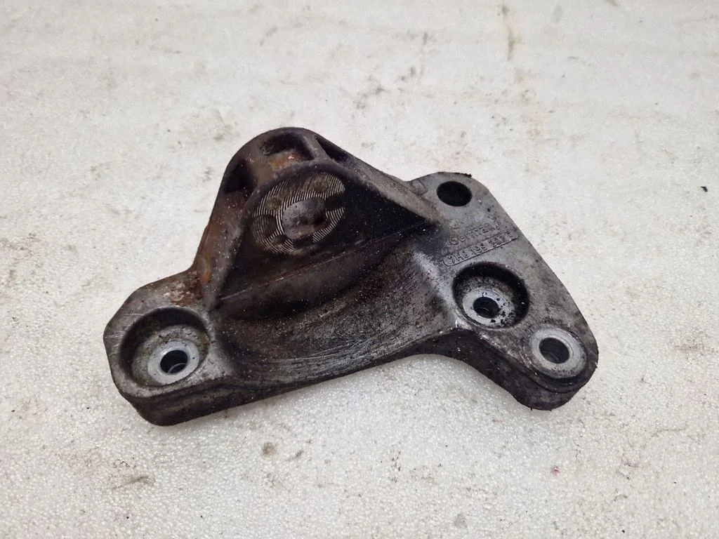 Engine mounting bracket 7H0199207B