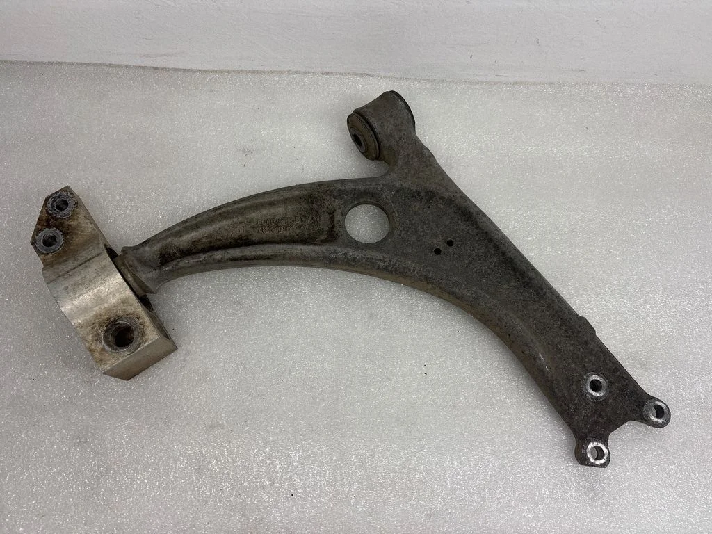 Front lower control arm/wishbone 3C0407153B