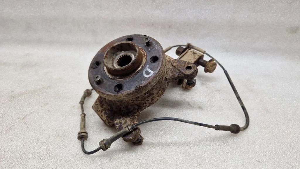 Front wheel hub – front right