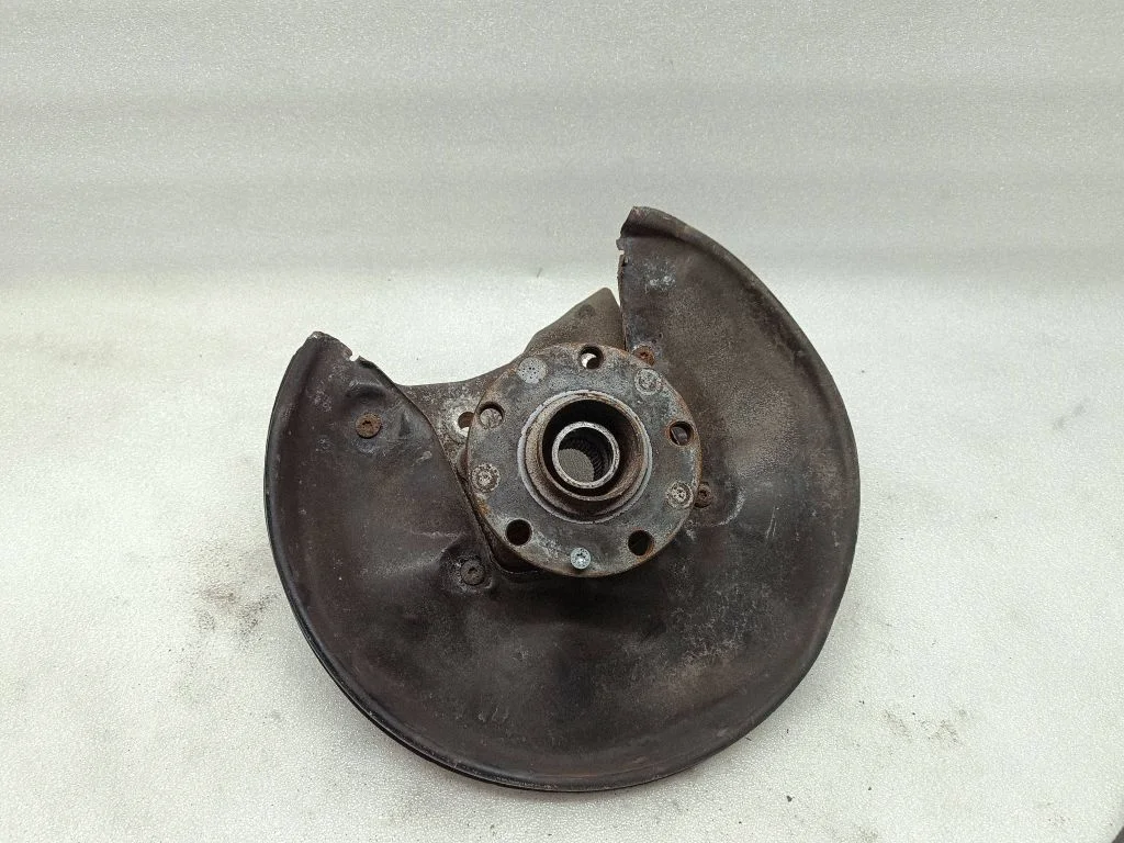 Rear wheel hub – left