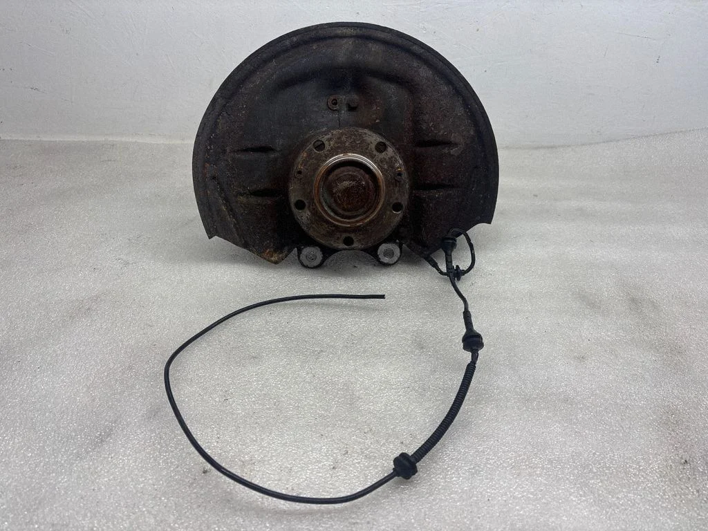 Rear wheel hub – rear right