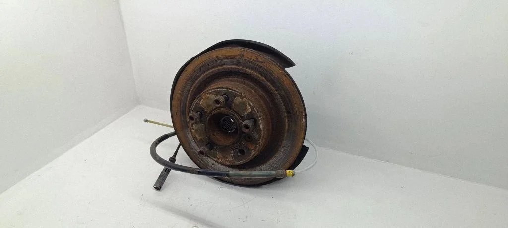 Rear wheel hub