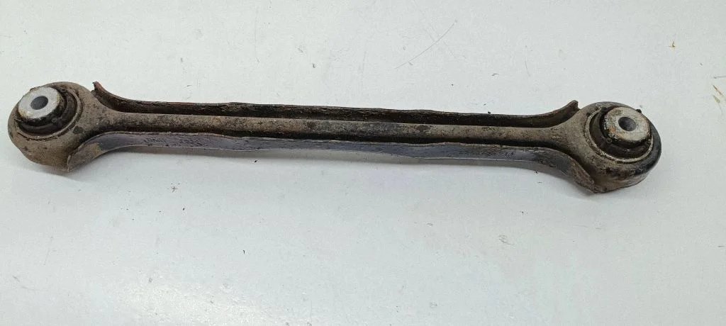 Rear control arm 6763471