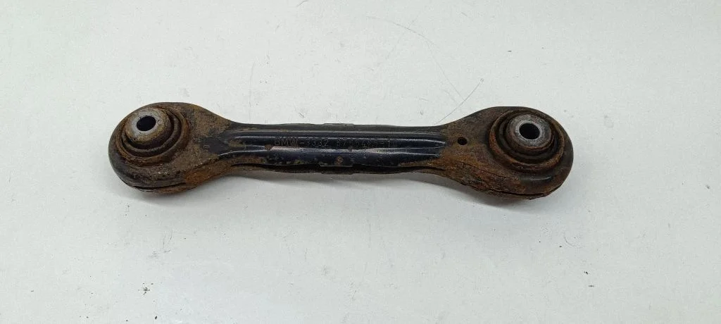 Rear control arm 6765425