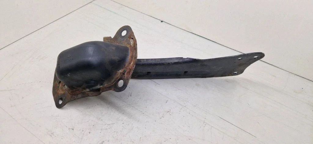 Tagumine ülemine õõtshoob – Volkswagen Passat B6 (2005-2010)