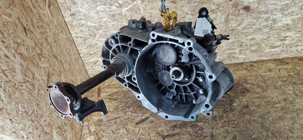 Mechaninė 6 pavarų dėžė