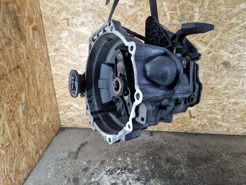 Mechaninė 5 pavarų dėžė