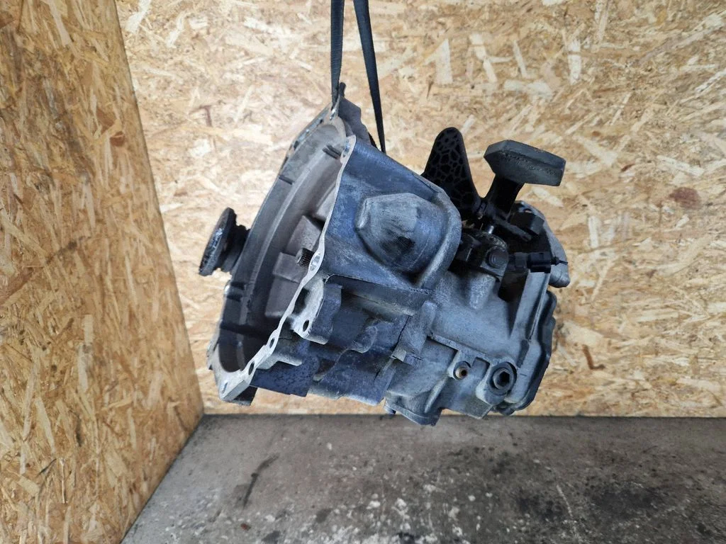 Mechaninė 5 pavarų dėžė