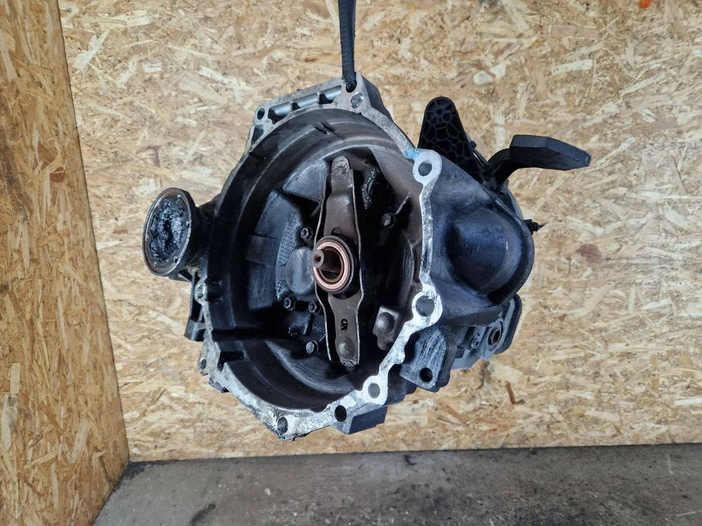 Mechaninė 5 pavarų dėžė