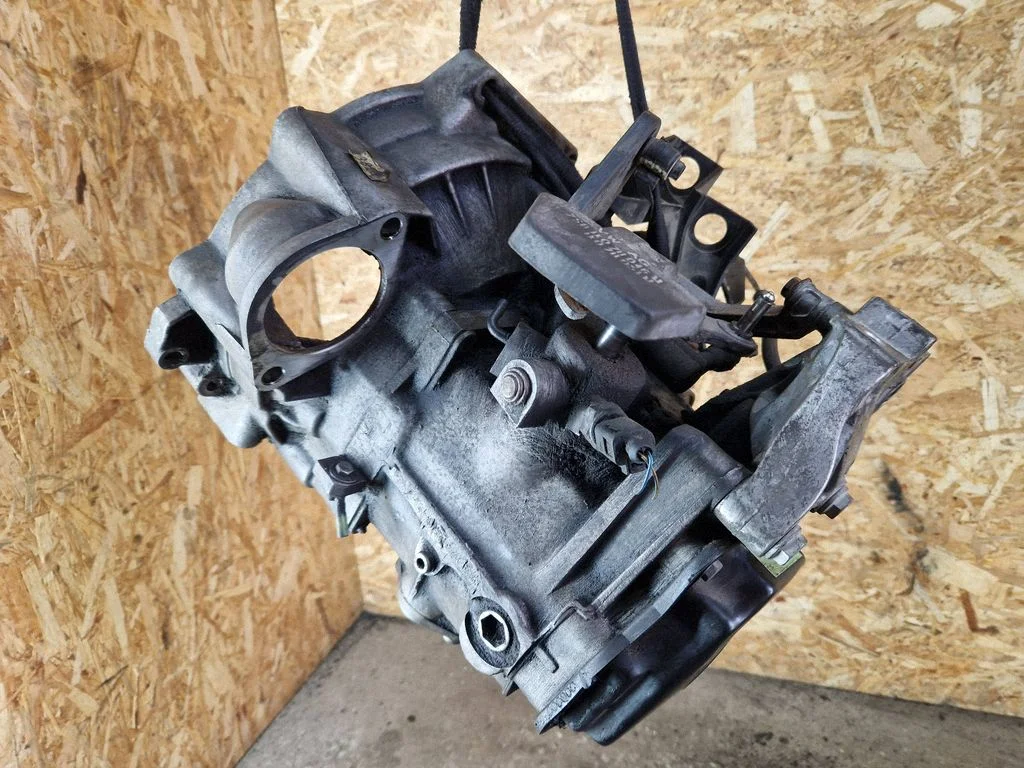 Mechaninė 5 pavarų dėžė