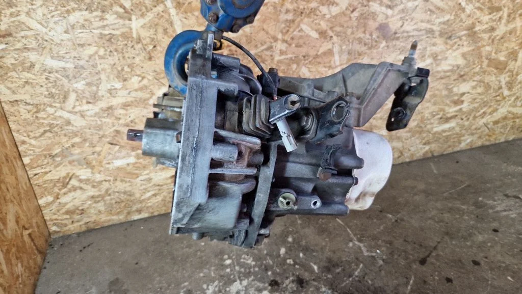 Mechaninė 5 pavarų dėžė