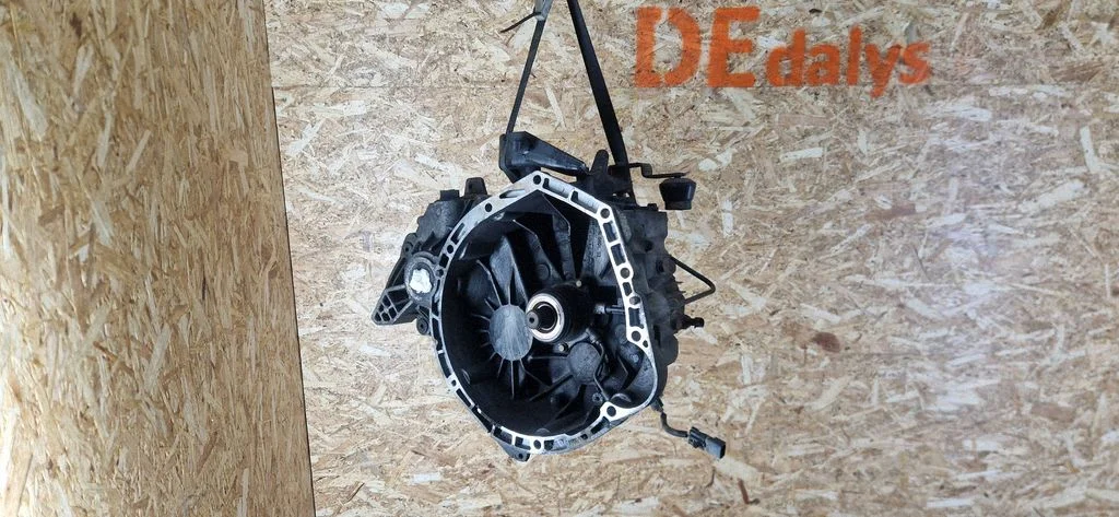 Mechaninė 5 pavarų dėžė