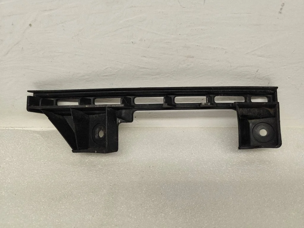 Esistange kinnitusklamber – Volkswagen Caddy (2004-2010)