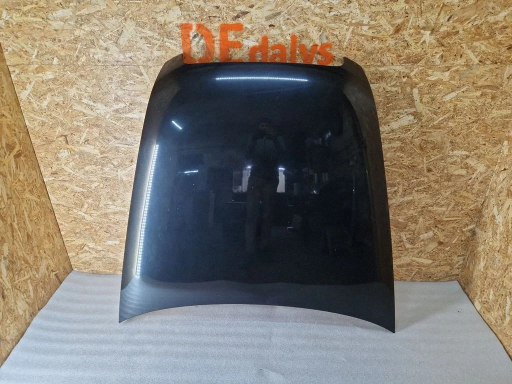 Engine bonnet/hood – front