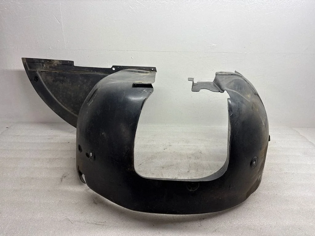 Front wheel arch liner splash guards – left