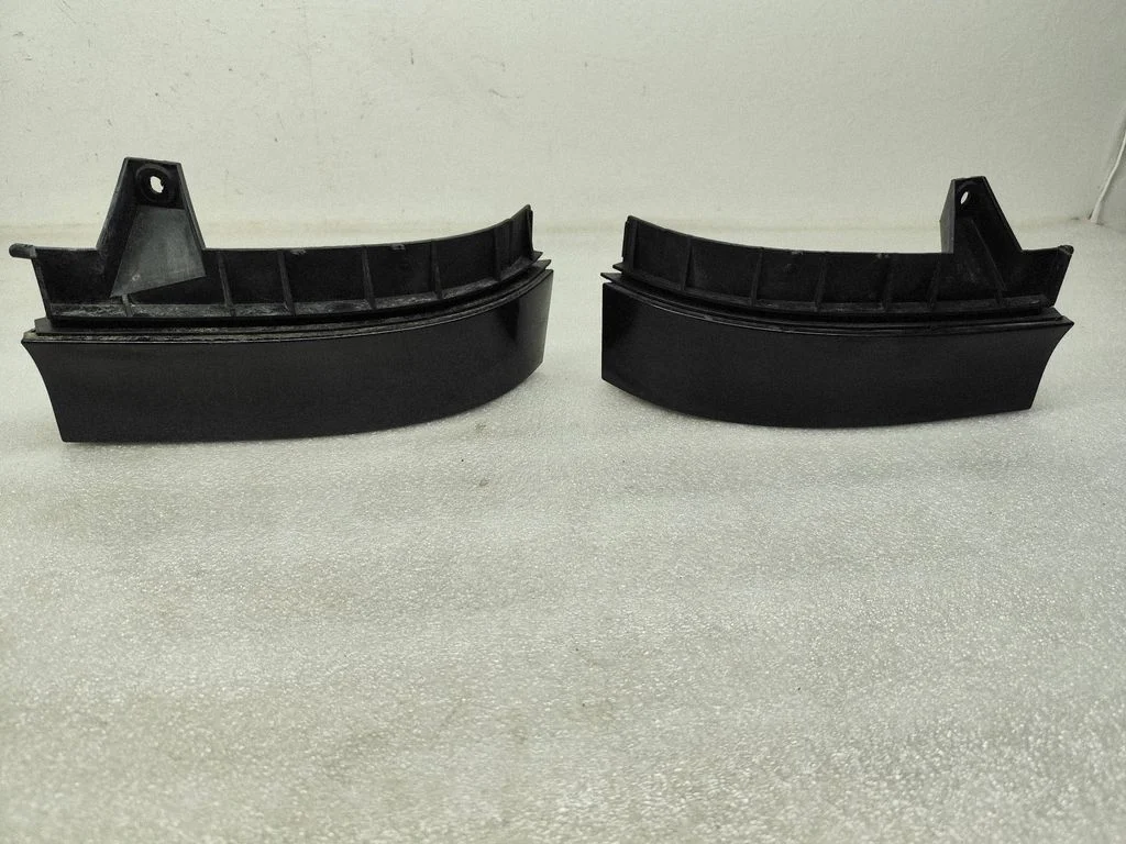 Rear bumper mounting bracket 8L0807377d