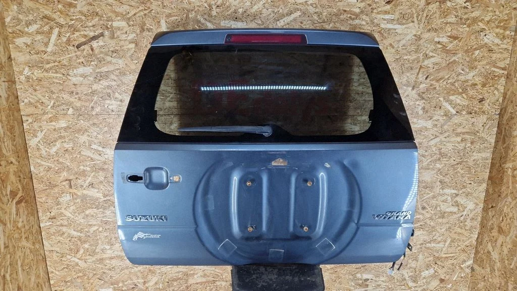 Aizmugurējais vāks (bagāžnieka) – aizmugurējā