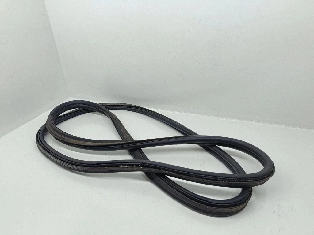 Loading door rubber seal (on body)